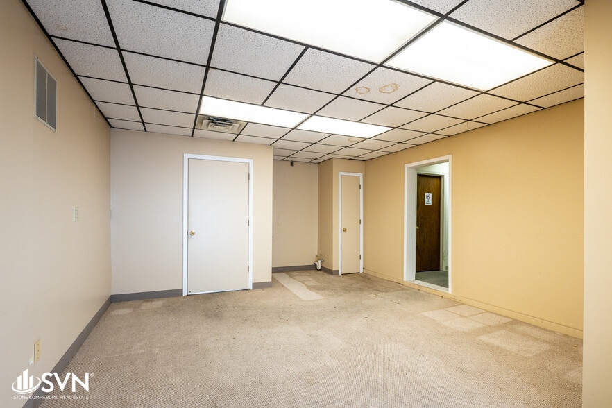 More Photos Of 128 Eisenhower Ct, Nicholasville Warehouse For Lease