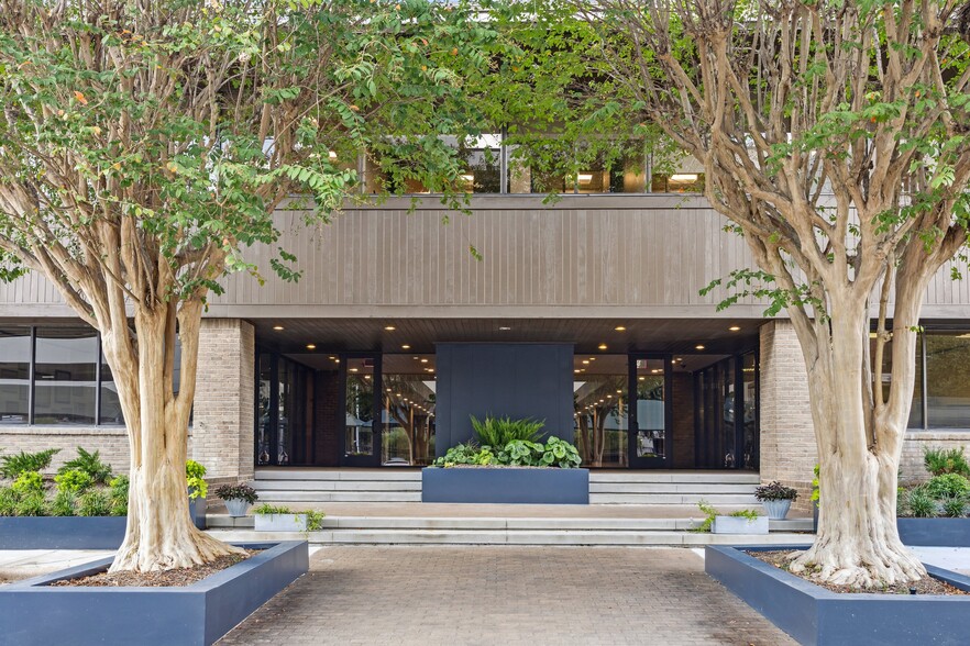 More Photos Of 99 Detering St, Houston Office For Lease