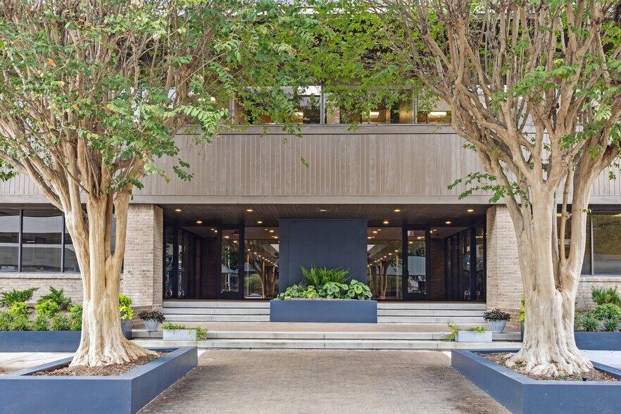 More Photos Of 99 Detering St, Houston Office For Lease