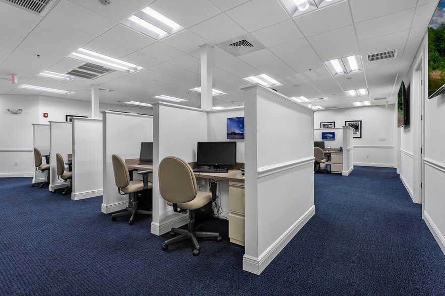 More Photos Of 11811 US Highway 1, North Palm Beach General Retail For Lease