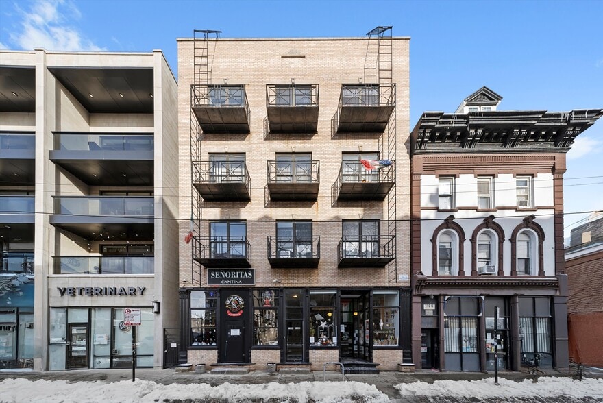 More Photos Of 1102 W 18th St., Chicago Apartments For Lease