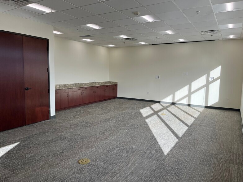 More Photos Of 2041 S Cobalt Point Way, Meridian Office For Lease