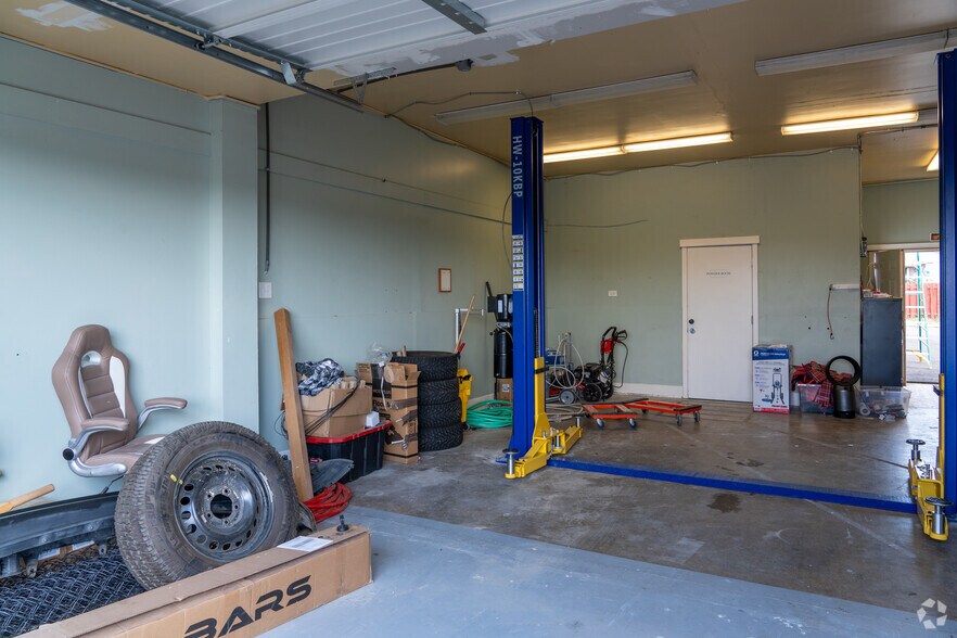 More Photos Of 18435 SW Pacific Hwy, Tualatin Auto Dealership For Sale