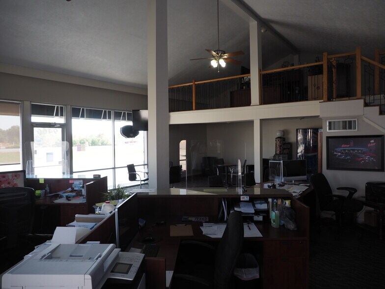 More Photos Of 9430 N Karen Dr, Mooresville Light Distribution For Lease