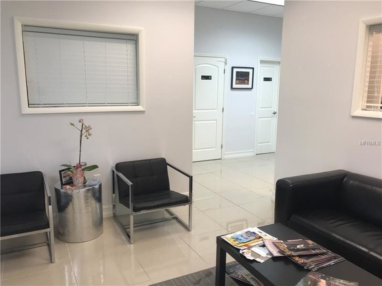 More Photos Of 7901 Kingspointe Pky, Orlando Showroom For Sale