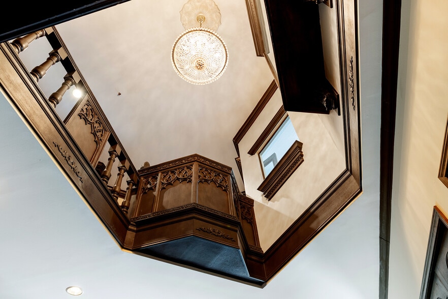 More Photos Of 4823 Broadway St, Addison Storefront Retail Office For Sale