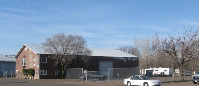More Photos Of 2295 McKnight Rd N, North Saint Paul Warehouse For Lease