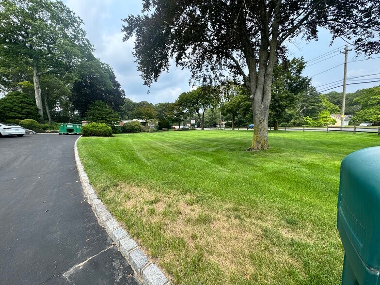 More Photos Of 77 Jamaica Ave, Holtsville Specialty For Sale