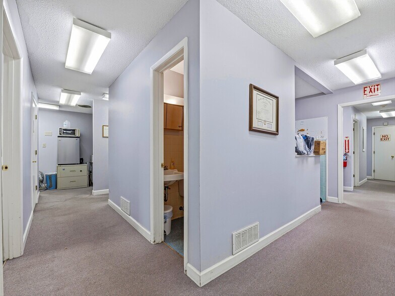 More Photos Of 5 Doctors Park, Asheville Medical For Lease