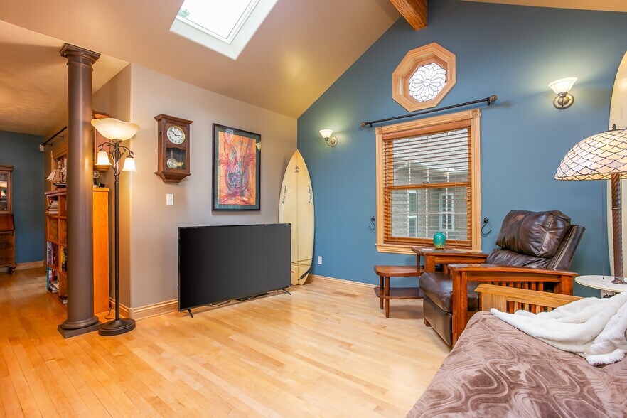 More Photos Of 313 1st Ave, Laurel Office For Sale