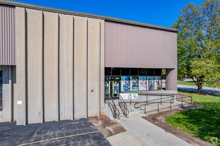 More Photos Of 9011-9045 N Deerwood Dr, Brown Deer Unknown For Lease