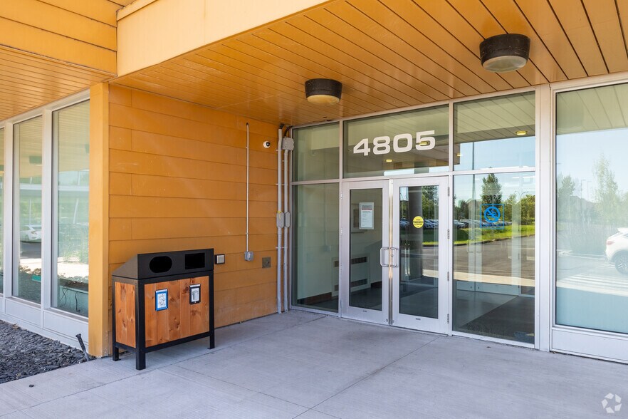 More Photos Of 4805 Boul Lapinière, Brossard Office For Sale