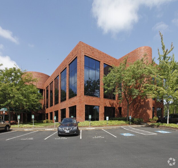 More Photos Of 7600 NE 41st St, Vancouver Office For Sale