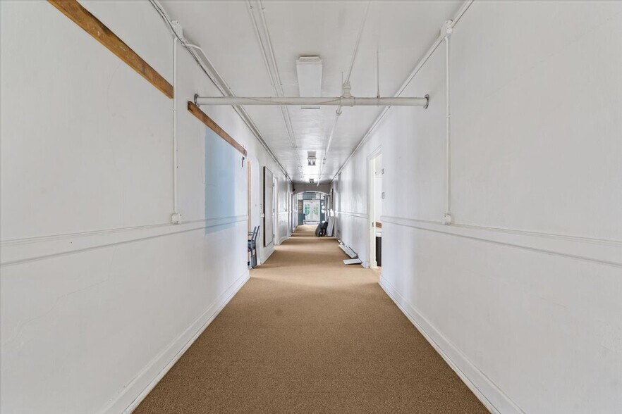 More Photos Of 99 Satherfield Rd, Silverton Hospitality For Sale