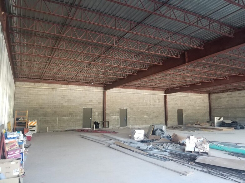More Photos Of 3603 Greenhouse Rd, Katy Service Station For Lease
