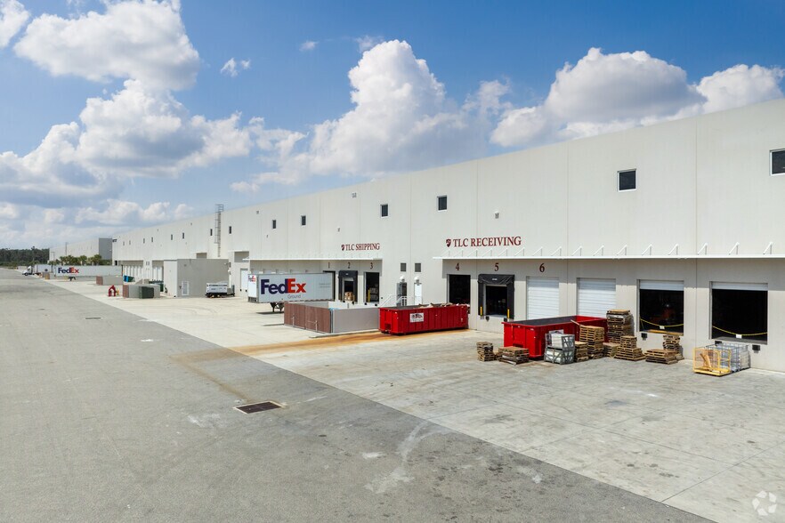 More Photos Of 16260 Airport Park Dr, Fort Myers Distribution For Lease