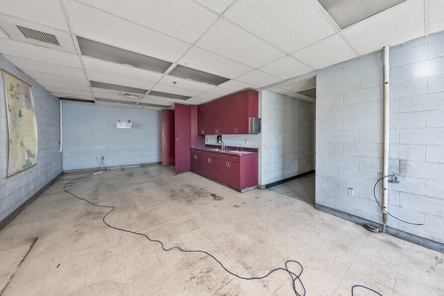 More Photos Of 33 N Fir St, Medford Industrial For Sale