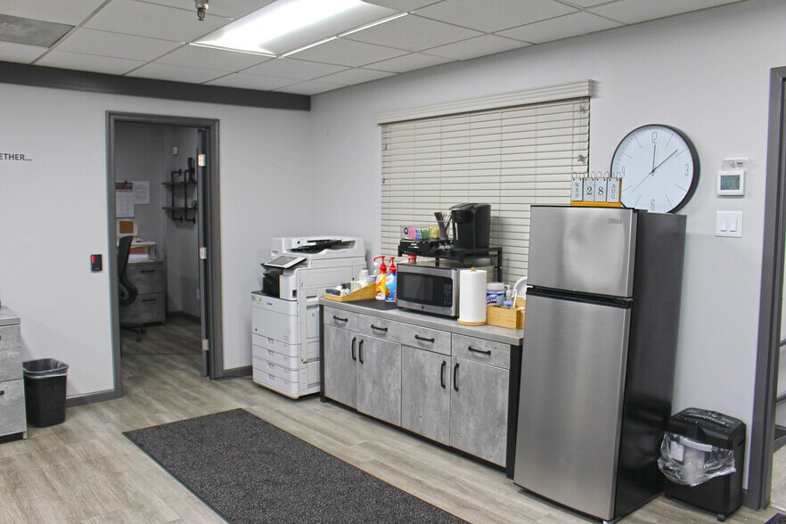 More Photos Of 101 Ritchie Rd, Capitol Heights Warehouse For Sale