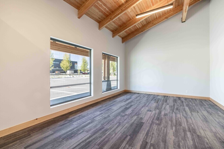 More Photos Of 8512 N Wayne Dr, Hayden Flex For Lease