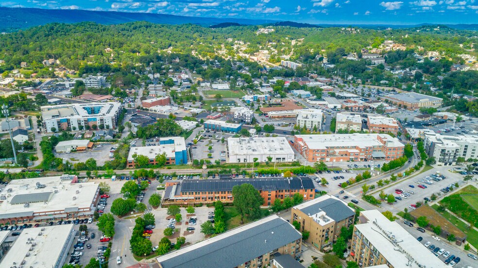 More Photos Of 205 Manufacturers Rd, Chattanooga General Retail For Lease