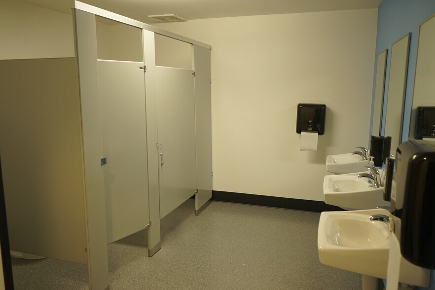 More Photos Of 3160 Blossom Dr NE, Salem Flex For Lease