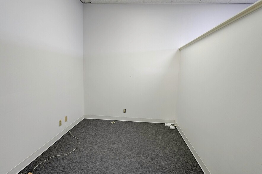 More Photos Of 4003 Pennsylvania Ave, Kansas City Office For Sale