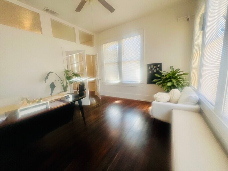 More Photos Of 403 Blanco Rd, San Antonio General Retail For Sale