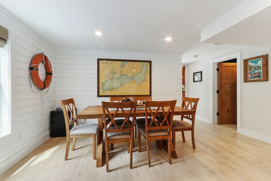 More Photos Of W4724 S Lakeshore Dr, Fontana-on-Geneva Lake Storefront For Sale