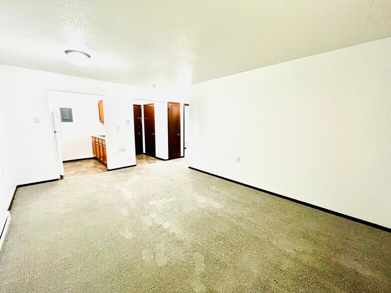 More Photos Of 1015-1021 Walnut St, Yankton Apartments For Sale