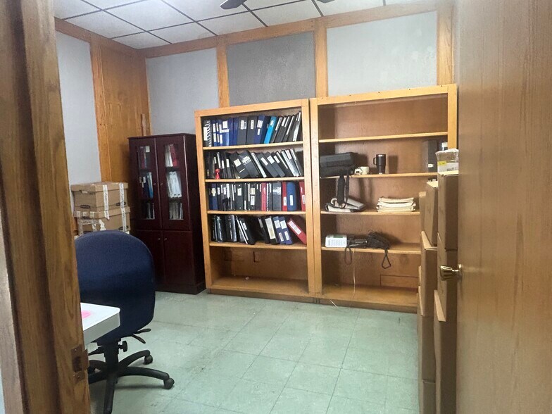More Photos Of 1954 10 Av NW, Medicine Hat Warehouse For Sale
