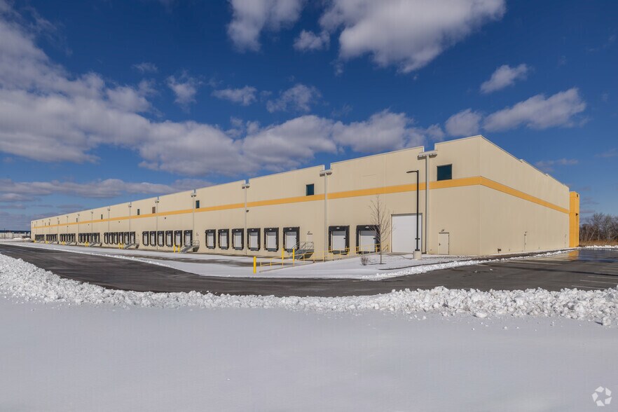 More Photos Of 975 Lordship Blvd, Stratford Warehouse For Lease