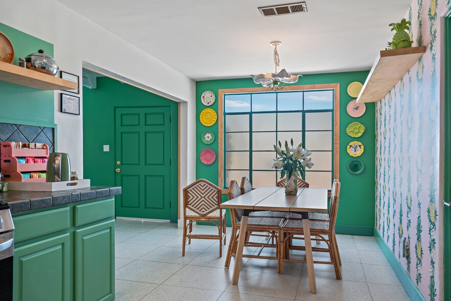 More Photos Of 555 S Warm Sands Dr, Palm Springs Hotel For Sale