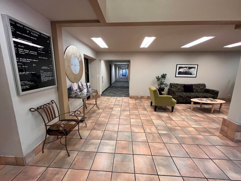 More Photos Of 300 W Main St, Boise Medical For Lease