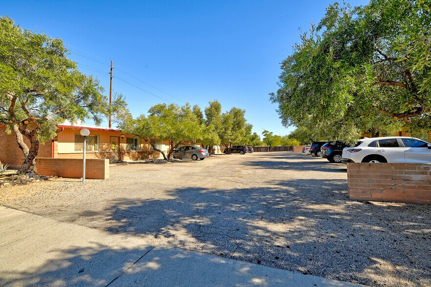More Photos Of 2770 N Goyette Ave, Tucson Apartments For Sale