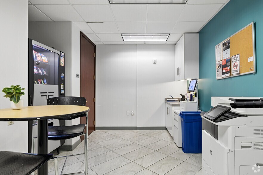 More Photos Of 1221 Brickell Ave, Miami Coworking Space