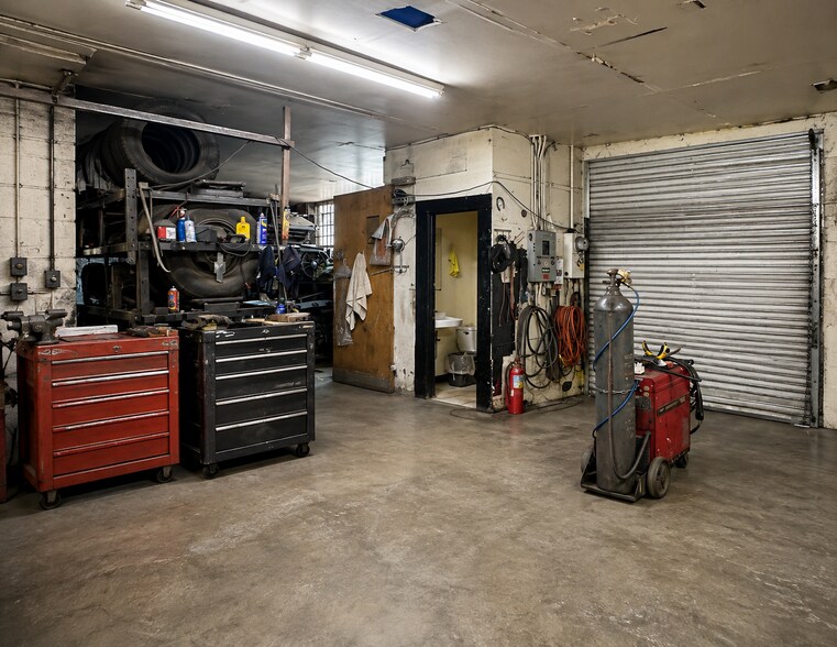 More Photos Of 7318 S Vermont Ave, Los Angeles Freestanding For Lease