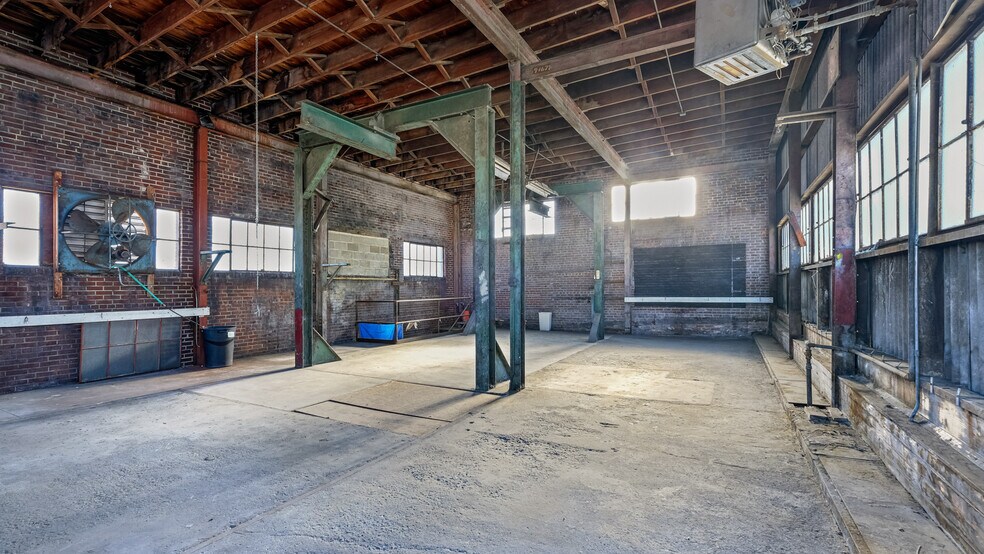 More Photos Of 47 Maple Ave, Flemington Light Manufacturing For Lease