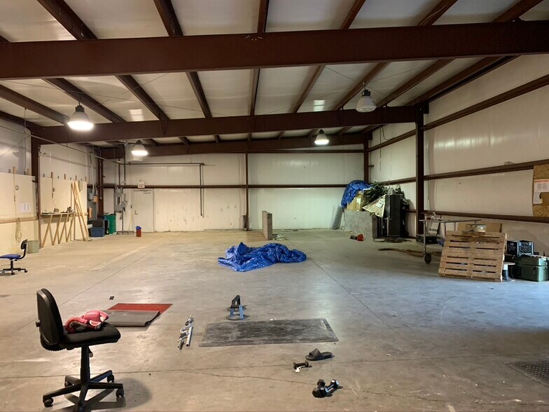 More Photos Of 6080 Coca Cola Blvd, Columbus Light Distribution For Lease