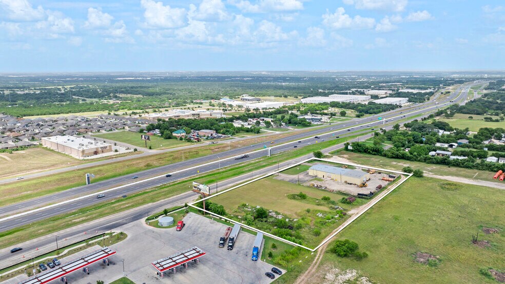 More Photos Of 3275 W US Highway 190, Belton Warehouse For Lease