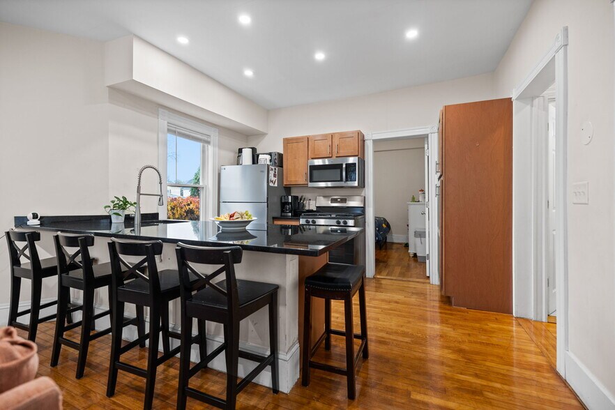 More Photos Of 33 Clinton St, Framingham Apartments For Sale