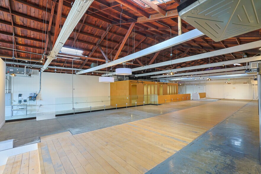 More Photos Of 350-360 Sunset Ave, Venice Warehouse For Lease