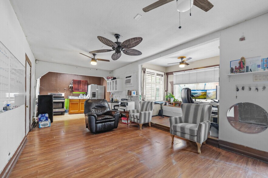 More Photos Of 611 Fredericksburg Rd, San Antonio Freestanding For Lease