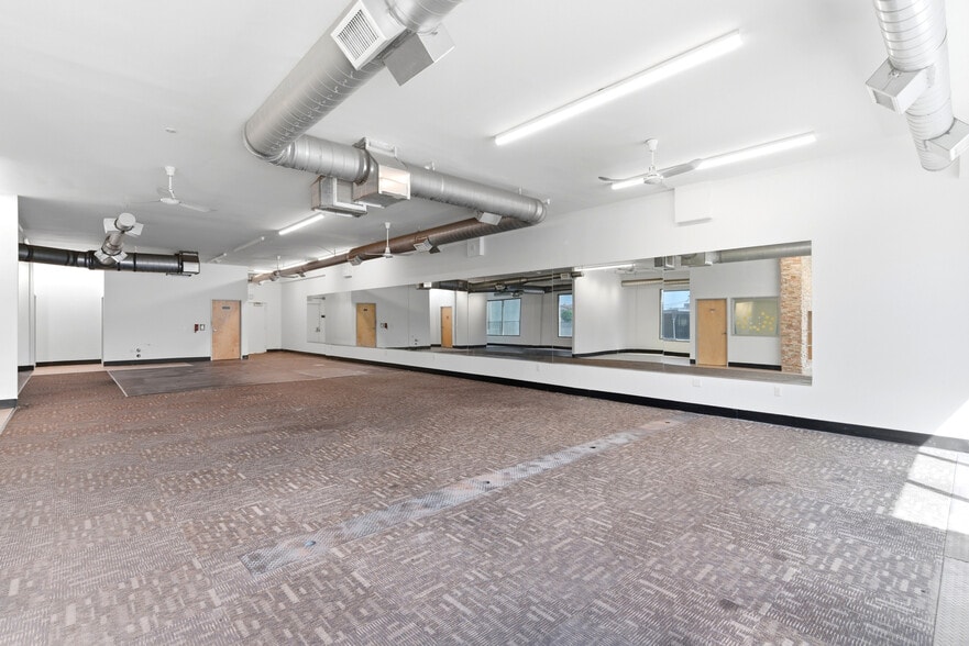 More Photos Of 215 S Citrus Ave, Covina Storefront For Lease
