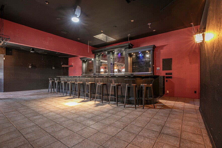 More Photos Of 6340 Yucca St, Los Angeles Restaurant For Lease