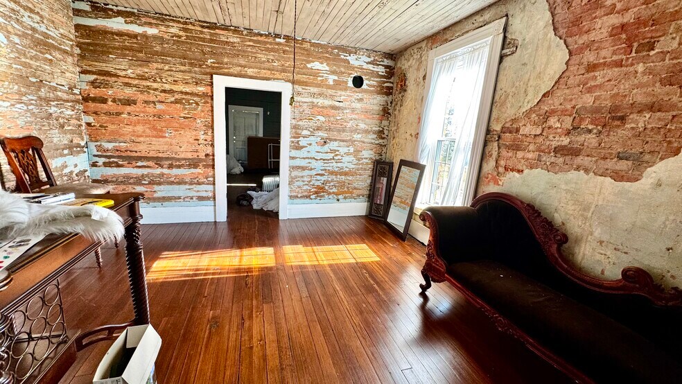 More Photos Of 717 2nd Ave N, Clanton Storefront For Sale