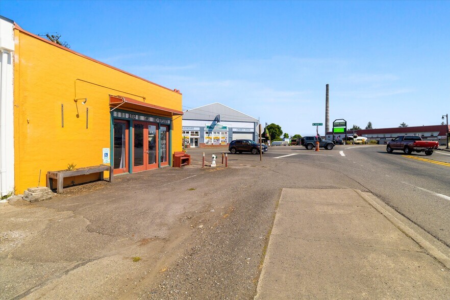 More Photos Of 102 Everson Rd, Everson Storefront For Sale