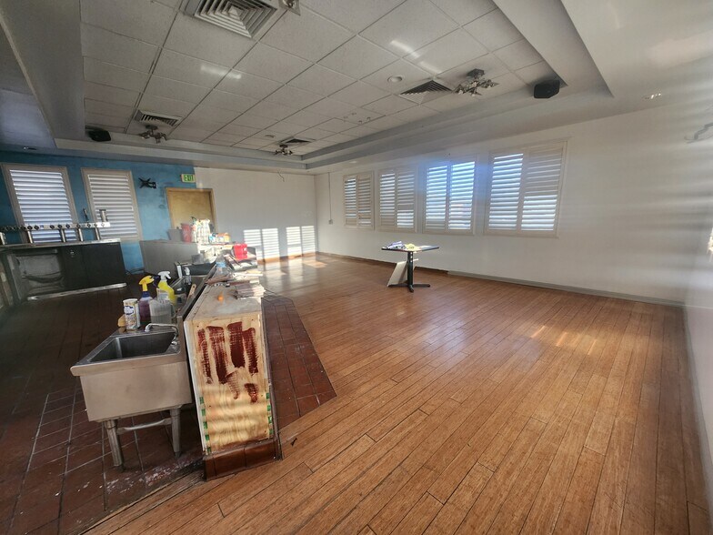 More Photos Of 4577-4585 Clairemont Dr, San Diego Storefront Retail Office For Lease