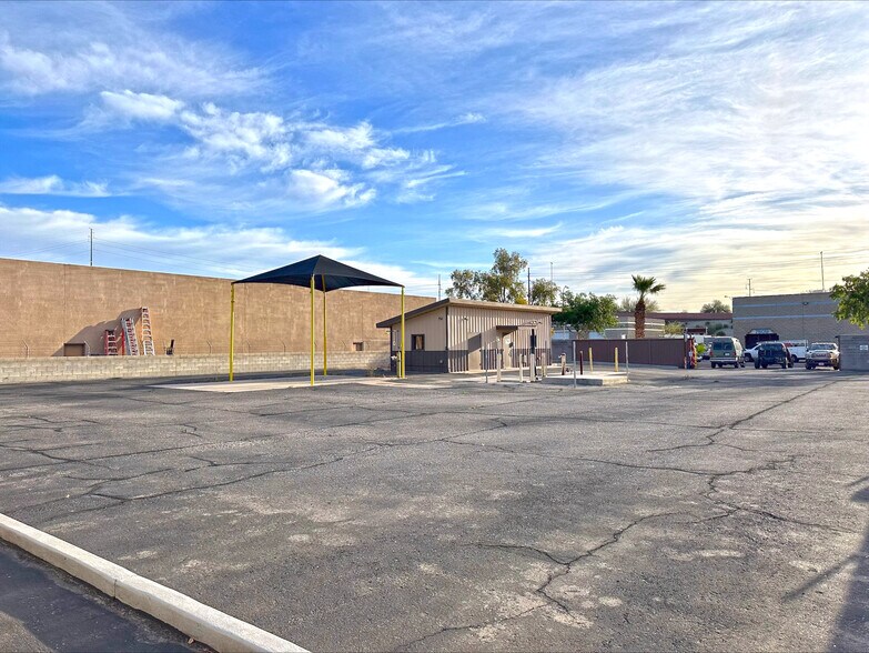 More Photos Of 7808 N 68th Ave, Glendale Distribution For Sale