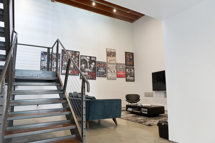 More Photos Of 2100 Abbot Kinney Blvd, Venice Office For Lease