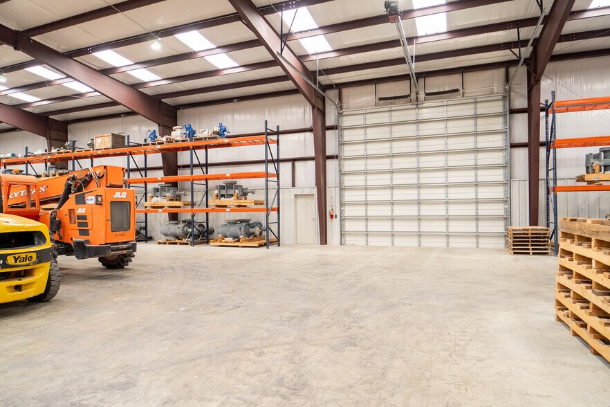 More Photos Of 236 Industrial Park Dr, Victoria Warehouse For Lease